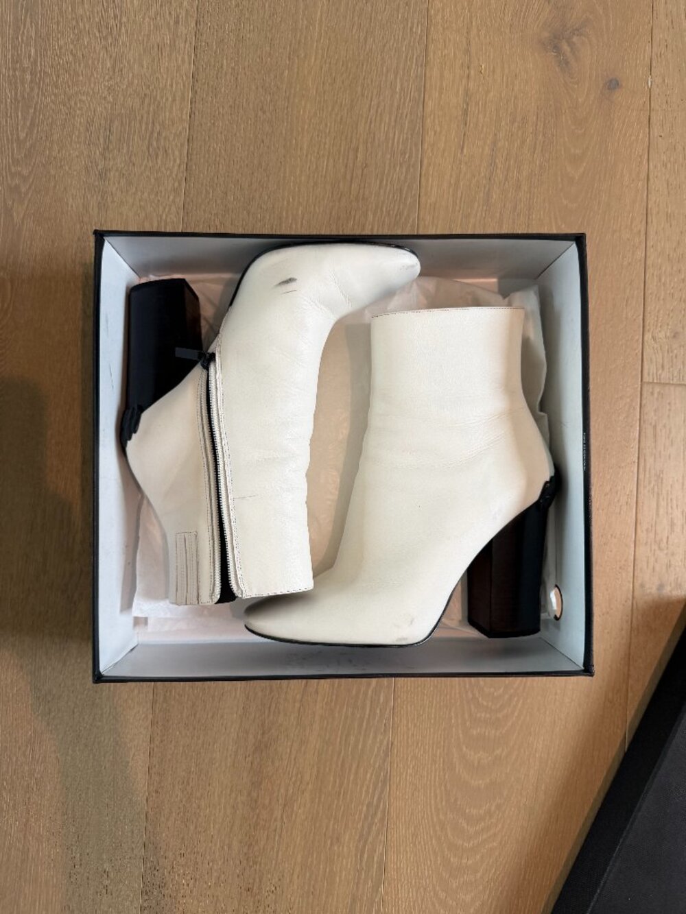 Kendall and Kylie white boots heel teeth